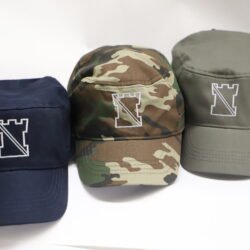 Armylippis kolmella tyylikkäällä kuosilla: navy, camo tai olive green.