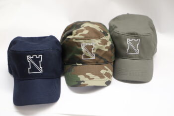 Armylippis kolmella tyylikkäällä kuosilla: navy, camo tai olive green.